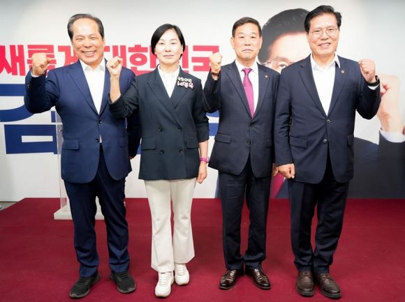 지난 27일 국민의힘 중앙당사에서 외식업계를 대표하는 식품 위생단체와 정책 협약식을 주관한 소영철 의원(왼쪽에서 첫 번째)