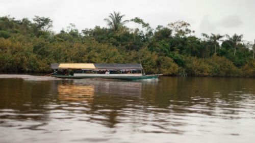페루 아마존의 투어 보트. 출처=아스테카티비