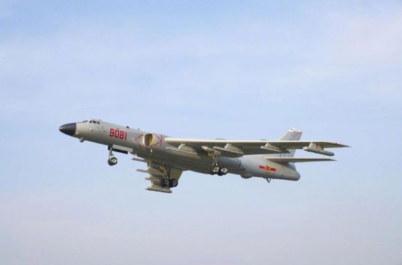 중국 최신 H-6J 폭격기 자료사진