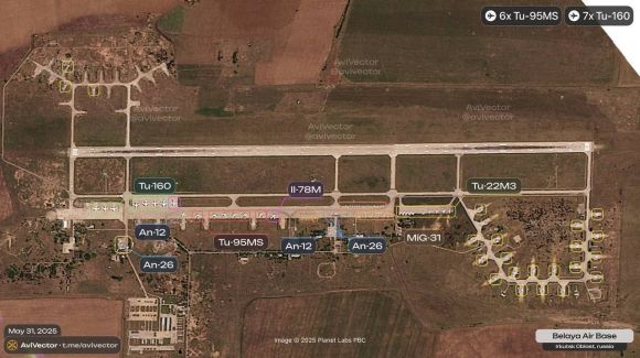 1일(현지시간) 우크라이나가 일인칭 시점(FPV) 드론을 동원, 러시아 공군기지 5곳을 상대로 개전 후 최대 규모의 공격을 감행했다. 사진은 지난 5월 31일 미국 플래닛랩스 위성에 포착된 시베리아 이르쿠츠크주 벨라야 공군기지 모습. 러시아 초음속 전략폭격기 투폴레프(Tu)-22M3과 장거리 전략폭격기 Tu-95MS 등 수십 대의 군용기가 배치돼 있다. 2025.6.1 텔레그램