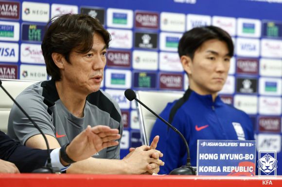 5일(현지시간) 이라크 바스라국제경기장에서 열린 2026 FIFA 북중미 월드컵 3차예선 한국 대 이라크 공식 기자회견에서 홍명보 한국 대표팀 감독이 발언하고 있다. 2025.6.5. 대한축구협회 제공