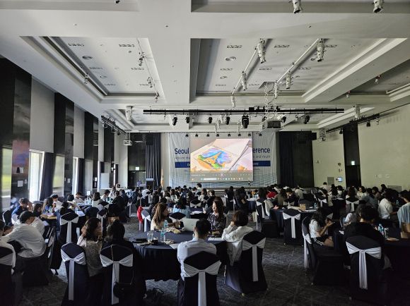 지난 8일 서울시 송파구에 있는 서울올림픽파크텔 올림피아홀에서 ‘하나된 미션 : 북한의 문을 열자!’라는 주제로 남과 북, 그리고 해외 청소년이 한자리에 모여 북한 아동, 청소년 인권증진을 위한 서울 국제 청소년 콘퍼런스를 진행했다. 북한민주화청년학생포럼 제공