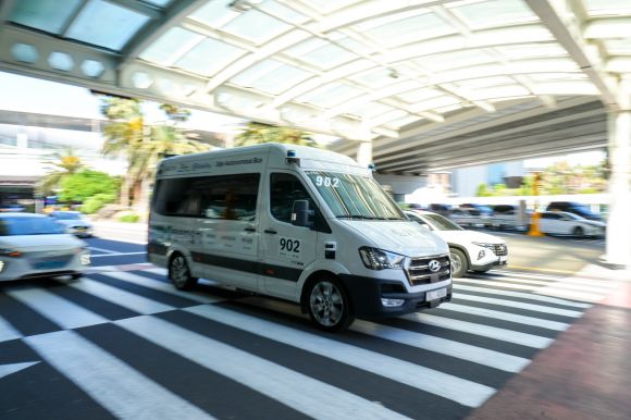 11일 도청에서 제주국제공항까지 탐라자율차가 시범운행하고 있다. 제주도 제공