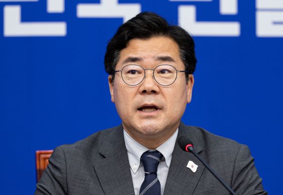 박찬대 더불어민주당 대표 직무대행 겸 원내대표가 11일 오전 서울 여의도 국회에서 열린 최고위원회의에서 발언하고 있다. 2025.6.11 뉴스1