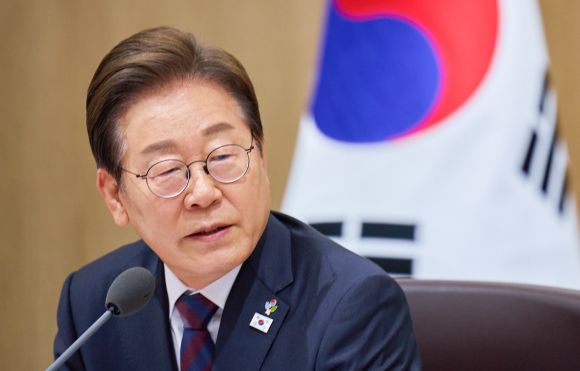 이재명 대통령이 10일 서울 용산구 대통령실 청사에서 열린 국무회의에서 모두발언을 하고 있다. 대통령실 제공