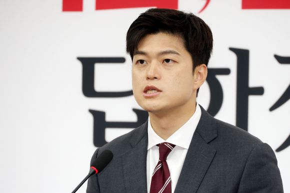 김용태 국민의힘 비상대책위원장이 12일 오전 서울 여의도 국회에서 더불어민주당이 발의한 ‘검찰해체 4법’과 관련해 입장을 발표하는 기자회견을 하고 있다. 2025.6.12 뉴스1