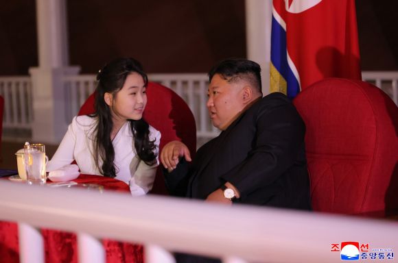 북한, 신형 구축함 ‘강건호’ 진수식 - 북한이 지난 12일 라진조선소에서 새로 건조한 해군 구축함을 ‘강건호’로 명명하고 진수기념식을 개최했다고 조선중앙통신이 13일 보도했다. 2025.6.13 연합뉴스