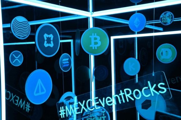 지난 4월 30일부터 이틀간 아랍에미리트(UAE) 두바이에서 열린 세계 최대 웹3 컨퍼런스 ‘토큰2049’(TOKEN2049)’에서 다양한 가상자산(암호화폐) 로고가 전시돼 있는 모습. 두바이 AFP 연합뉴스