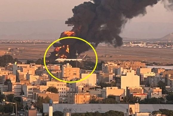 이란 북동부 마슈하드 공항에서 불타는 공중급유기. 이스라엘 방위군(IDF) 제공