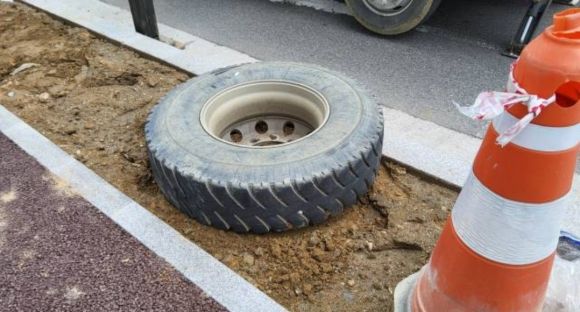 이탈한 바퀴. 경기소방본부 제공