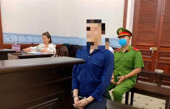 베트남 호치민시에 거주하던 40대 한국인 남성(사진)이 가족 다툼에 개입한 아버지를 잔혹하게 살해한 혐의로 사형을 선고받았다. VN익스프레스 제공