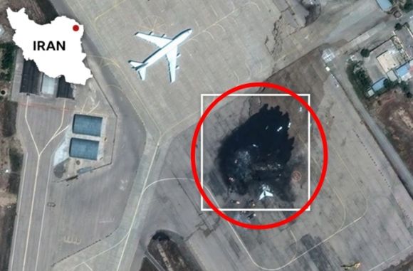 민간 위성영상 업체 막사 테크놀로지가 지난 17일 촬영·공개한 이란 마슈하드 공항의 모습. 까맣게 재만 남은 자리에는 이란의 KC-707 공중급유기가 있었던 것으로 추정된다. 막사 테크놀로지 제공