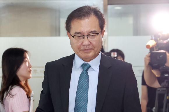 순직 해병인 채상병 사건의 수사 방해 의혹 수사를 맡은 이명현 특별검사가 20일 오전 서울 서초구 사무실로 출근하고 있다. 2025.6.20 뉴스1