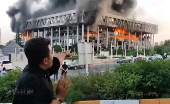 이스라엘에 폭격당한 이란국영방송(IRIB) 본사./사진=X캡쳐