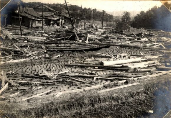 1946년 난카이 대지진 당시 거대 쓰나미가 덮치면서 폐허가 된 일본 도쿠시마현. 도쿠시마지방기상대 자료사진