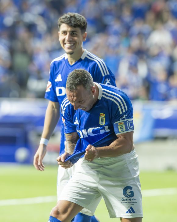 레알 오비에도 산티 카소를라가 12일(현지시간) 2024~25시즌 세군다 디비시온(라리가2) 승격 준플레이오프(PO) 알메리아와의 2차전에서 기뻐하고 있다. 레알 오비에도 홈페이지