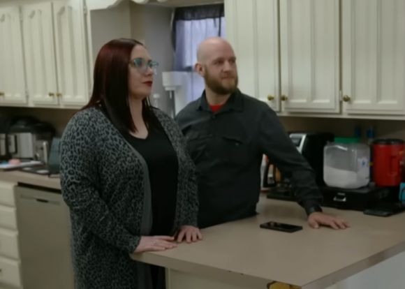 크리스 스미스와 그의 아내 사샤 케이글. CBS 유튜브 캡처