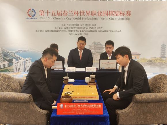 박정환 9단이 22일 중국 선전에서 열린 제15회 춘란배 세계프로바둑 선수권대회 결승 3번기 제2국에서 중국 양카이원 9단과 대국하고 있다. 한국기원 제공