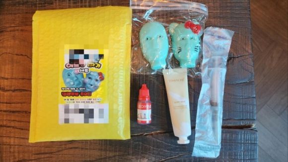 최근 어린이들 사이에서 유행 중인 ‘여드름 짜기 장난감’에 실제 주삿바늘이 포함돼 있어 안전성 논란이 일고 있다. 장난감에 들어 있는 내용물. 강원교육사랑학부모연합 제공