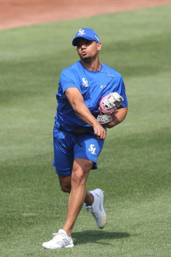 삼성 라이온즈 헤르손 가라비토가 지난 19일 대구 삼성라이온즈파크에서 열린 2025 KBO리그 정규시즌 두산 베어스와의 홈 경기를 앞두고 몸을 풀고 있다. 삼성 라이온즈 제공