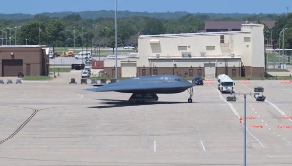 22일 작전을 마치고 화이트먼 공군기지로 귀환한 B-2 폭격기 . 미 공군 제공