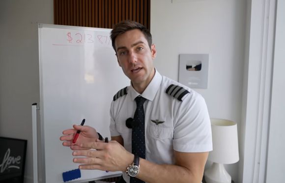 미국의 한 대형 항공사에서 근무 중인 부기장이 자신의 시급을 공개해 화제다. 유튜브 캡처