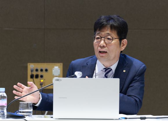 유상대 한국은행 부총재가 24일 서울 중구 한국은행 본부에서 열린 기자간담회에서 발언하고 있다. 한국은행 제공
