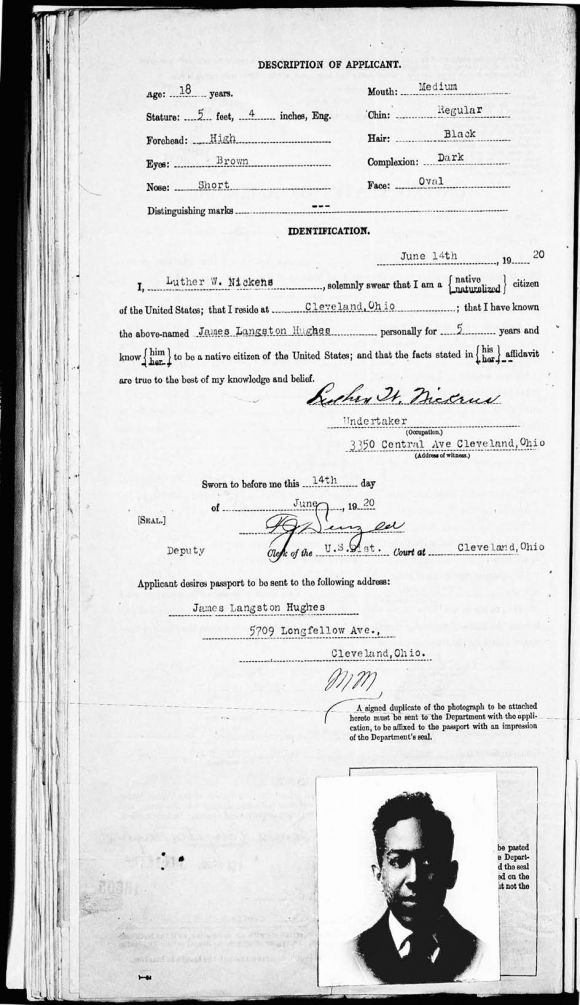 미국 시인 랭스턴 휴스는 처음 받은 여권을 들고 남미와 아프리카, 유럽을 다니며 차별에 저항하는 시인으로서 사상적 기반을 다질 수 있었다. 미국 국립문서기록관리청 제공