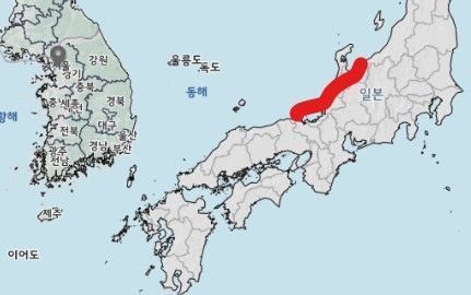빨간선이 효고현(좌측끝)에서 도야마현(우측끝)까지. 한국 기상청 지도 이용해 표시