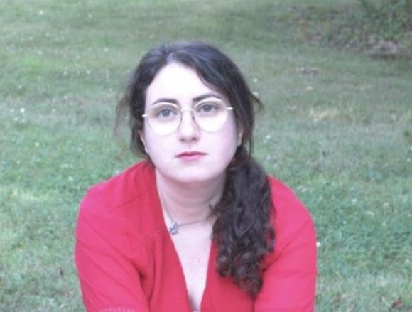 샤리스 제루니안이 자신의 투병 경험을 다크 코미디로 만든 영화 ‘낫씽 솔리드’의 한 장면