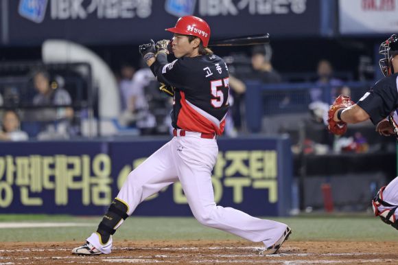 KIA 타이거즈 고종욱이 27일 서울 잠실야구장에서 열린 2025 KBO리그 정규시즌 LG 트윈스와의 원정 경기에서 타격하고 있다. KIA 타이거즈 제공