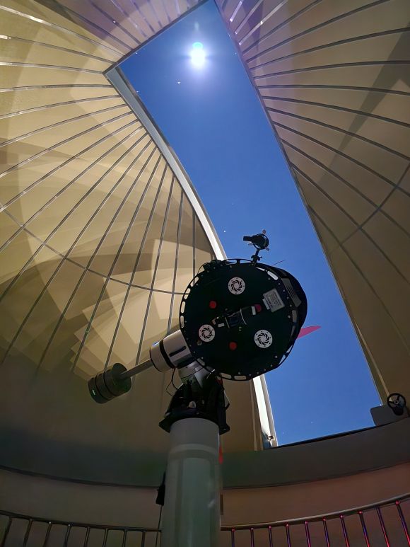 수도권에서 빛 공해 없이 별을 잘 볼 수 있는 강화천문과학관의 천체 망원경.  강화군 제공