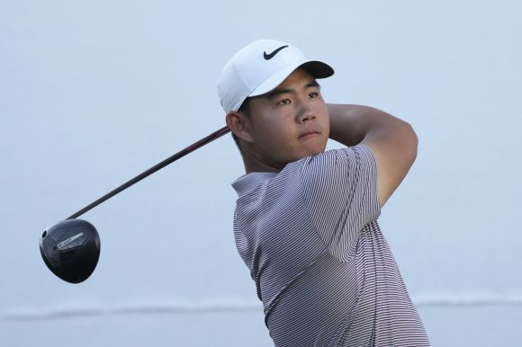 김주형, WM 피닉스 오픈 첫날 4언더파 - [스코츠데일=AP/뉴시스] 김주형이 6일(현지 시간) 미 애리조나주 스코츠데일의 TPC 스코츠데일에서 열린 미국프로골프(PGA) 투어 웨이스트 매니지먼트(WM) 피닉스 오픈 첫날 17번 홀에서 티샷하고 있다. 김주형은 일부 선수들의 경기가 남은 가운데 4언더파 67타 공동 10위권으로 첫날을 마쳤다. 2025.02.07.   <저작권자ⓒ 공감언론 뉴시스통신사. 무단전재-재배포 금지.>