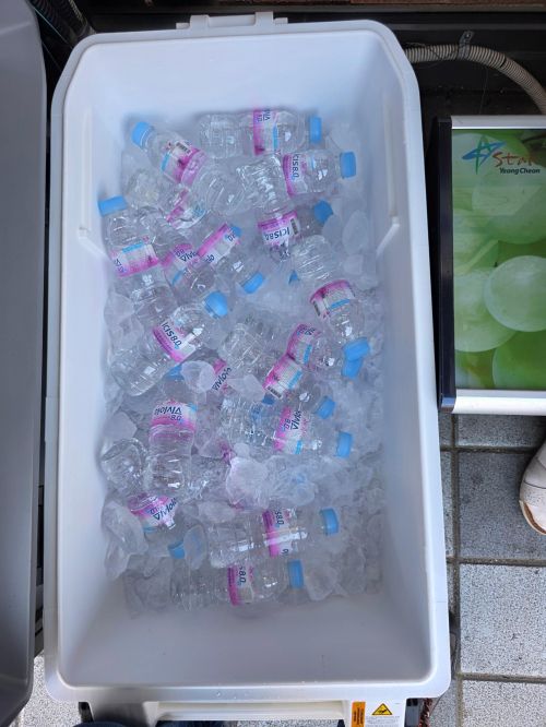 생수 아이스박스. 영천시 제공