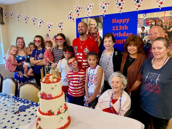 2024년 함께 모인 깁슨 가족의 모습. 출처=피플지