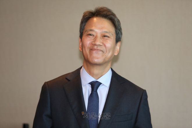 임종석 남북경제문화협력재단 이사장 - 임종석 남북경제문화협력재단 이사장이 7일  “(남북) 지방정부 간 교류 협력을 추진할 계획”이라고 밝혔다. 사진은 임 이사장이 지난 2월 27일 서울 여의도의 한 식당에서 이재명 당시 더불어민주당 대표와의 오찬 회동에 참석한 모습. 2025.2.27 국회사진기자단