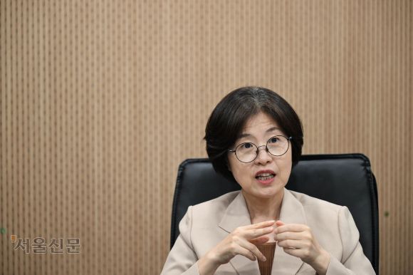 통상·무역 전문가인 김양희 대구대 경제금융학부 교수가 지난달 27일 서울 중구 프레스센터 서울신문 사옥에서 서울신문과 만나 미국과의 관세 협상 전략, 대통령실의 통상 이슈 총괄 등 현안들에 대해 설명하고 있다. 홍윤기 기자