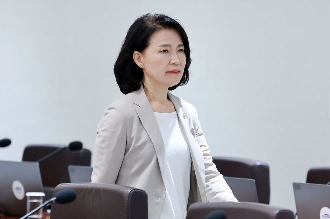 이진숙 방송통신위원장이 8일 서울 용산 대통령실 청사에서 열린 국무회의에 참석하고 있다. 2025.7.8 뉴시스