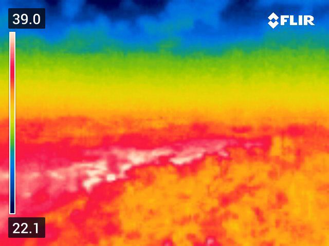 ‘뜨거운 여름’ - 서울의 낮기온이 36도까지 오른 8일 오후 경기 성남시 남한산성에서 열화상 카메라로 촬영한 서울 도심이 붉게 보이고 있다. 열화상 카메라로 촬영한 사진은 온도가 높을수록 붉은색, 낮을수록 푸른색을 나타낸다. 2025.7.8 뉴시스