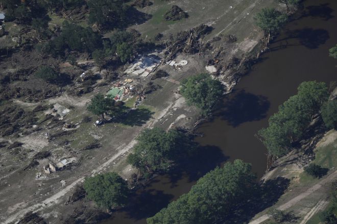 텍사스주 잉그램 인근에서 갑작스러운 홍수가 이 지역을 휩쓸고 지나간 후 피해 모습. 2025.7.9 AP 연합뉴스