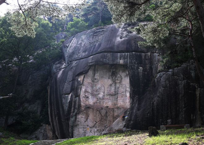 괴산 원풍리 마애불병좌상(보물).