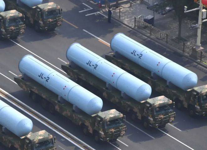 2019년 중국 톈안먼 광장에서 열린 군사 열병식에서 JL-2 잠수함 발사 탄도 미사일 운반 차량이 이동하는 모습. 출처=중국군