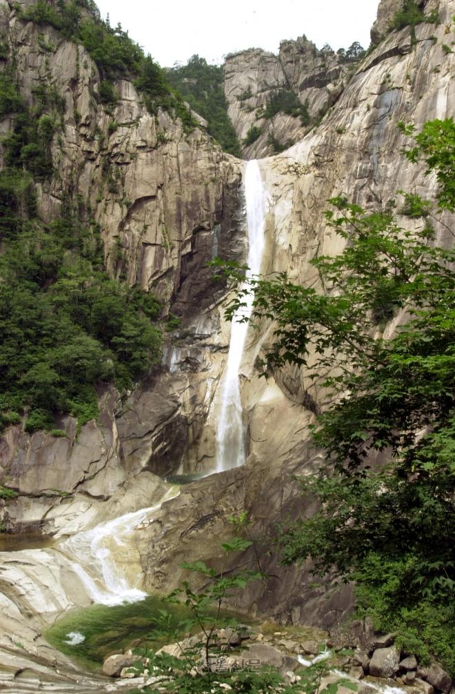 금강산 비룡폭포. 2004.7.2. 서울신문