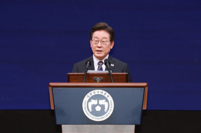 이재명 대통령, 세계정치학회 서울총회 개막식 연설 - 이재명 대통령이 13일 서울 강남구 코엑스에서 열린 2025 세계정치학회(IPSA) 서울총회 개막식에서 연설하고 있다. 2025.7.13 대통령실통신사진기자단