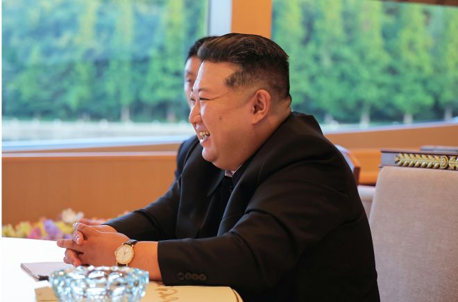 북한 노동당 기관지 노동신문은 13일 김정은 노동당 총비서가 전날 북한 원산에서 세르게이 라브로프 러시아 외무장관과 만났다고 전했다. 2025.7.13 평양 노동신문 뉴스1