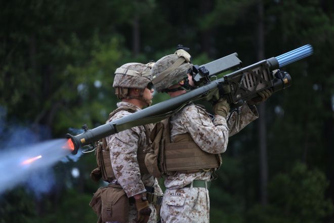 미국의 대표적 맨패드인 FIM-92 스팅어. 미 해병대
