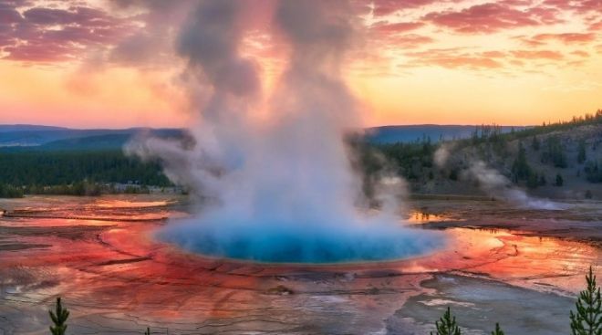 옐로스톤 국립공원 간헐천 자료사진