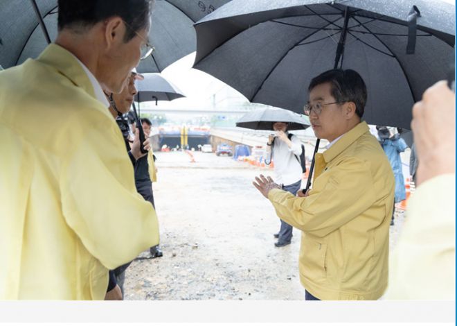 김동연 경기도지사가 16일 수원 화산지하차도 공사 현장을 점검했다. (경기도 제공)
