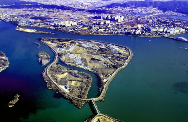 춘천시가 호수정원으로 조성하는 중도. 3단계에 걸쳐 관광자원화해 2028년 이후 국가정원 승격에 나선다. 춘천시 제공