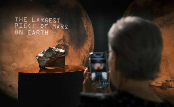 소더비 경매에 나와 총 530만 달러에 낙찰된 화성 운석 NWA 16788.  AFP 연합뉴스